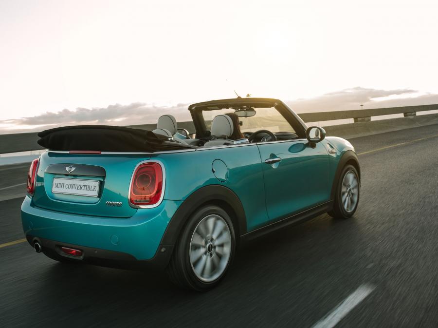  Mini Cooper Cabrio 2016 года  (ZA) (фото 13 из 23)